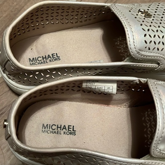 Michael Kors Rose Gold Olivia slip on shoes. Kids size 5/ women’s size 7.5 - Picture 4 of 7